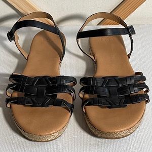 UGG Black Larisa Sandal Sz 40.5